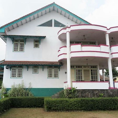 Villa Tiandiva Tjisarua Exterior foto