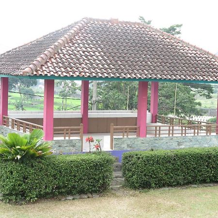 Villa Tiandiva Tjisarua Exterior foto