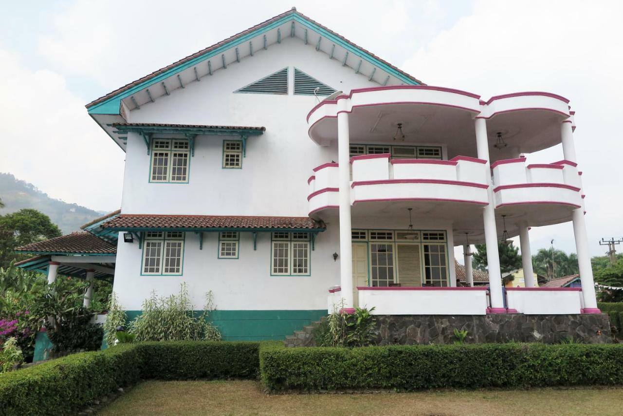 Villa Tiandiva Tjisarua Exterior foto