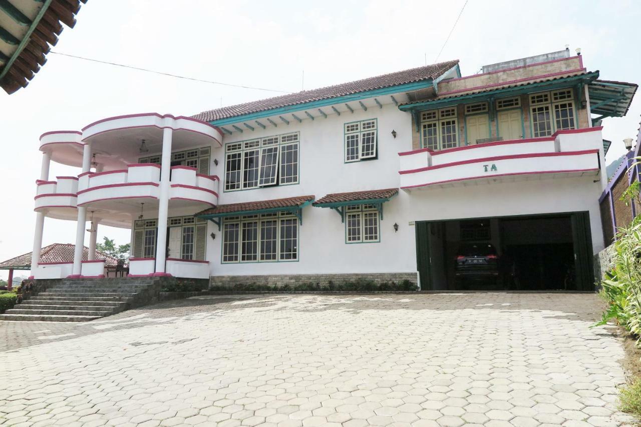Villa Tiandiva Tjisarua Exterior foto