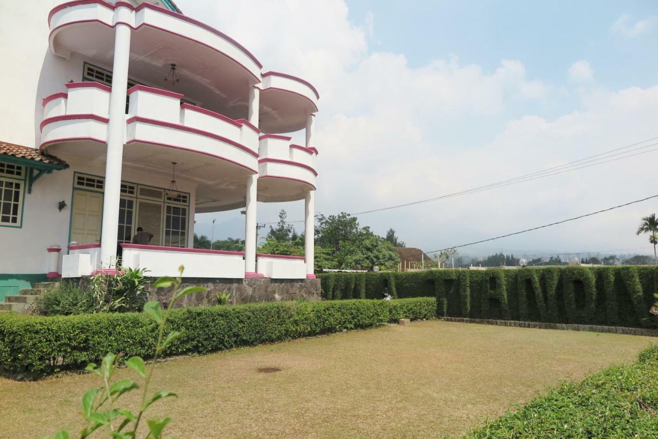 Villa Tiandiva Tjisarua Exterior foto