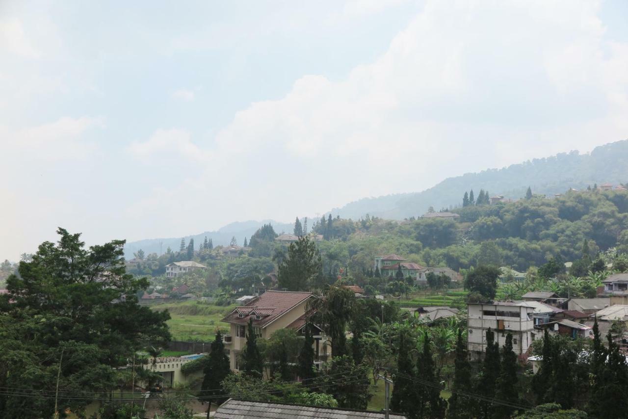 Villa Tiandiva Tjisarua Exterior foto